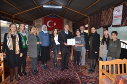 Kanser Hastası Havin’e Karnesini ve Altınını Ergezer Verdi