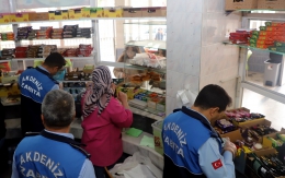 Akdeniz Zabıtası Okul Kantinlerini Denetledi