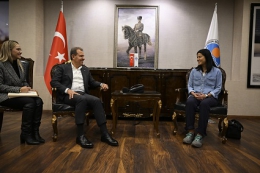 GEZGİN SARA QİU, BAŞKAN SEÇER'İ ZİYARET ETTİ