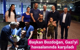 Başkan Bozdoğan, Tarsuslu Gaziyi Havalimanında Karşıladı