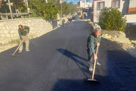 Toroslar'da Asfalt Çalışması Aralıksız Sürüyor