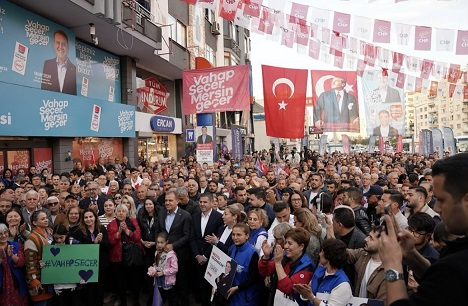 Seçer ve Tuncer'den Mezitli'de Miting Gibi Açılış