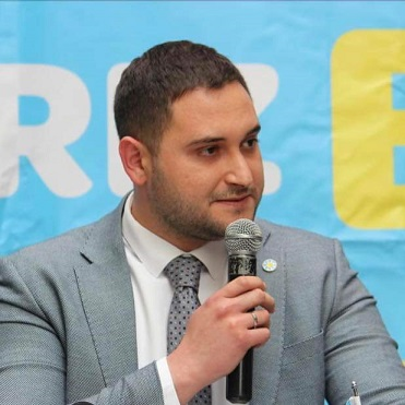 İYİ Parti İlçe Başkanı Burak Özdil İstifa Etti