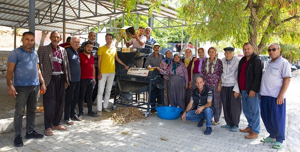 Üreticilerin Badem Soyma Makinesi Büyükşehir'den
