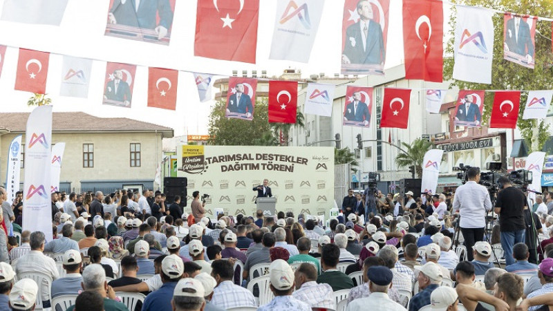 Vahap Seçer, Halkı Mutlu Etmeye ve Sevindirmeye Devam Ediyor