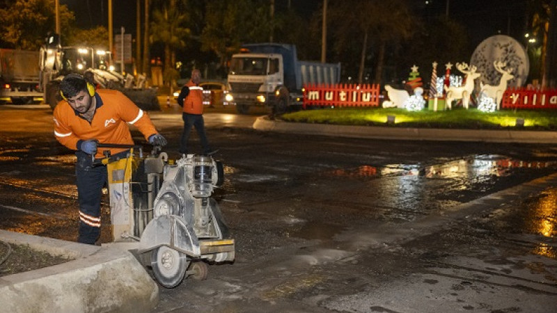 Büyükşehir'den Geceleri de Asfalt Atağı
