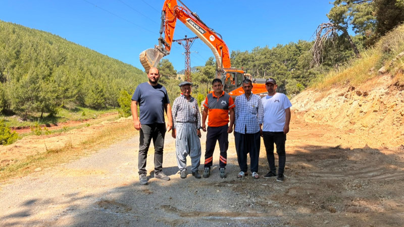 Büyükşehir Ekipleri Sanlıca Mahallesi'nde Yol Genişletme Çalışmalarını Sürdürüyor