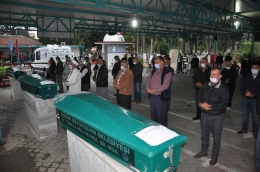 Tarsus'ta Anne ve Kızları Yanyana Toprağa Verildi