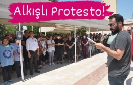 Öldürülen Doktor için Tarsus Devlet Hastanesinde Alkışlı Eylem