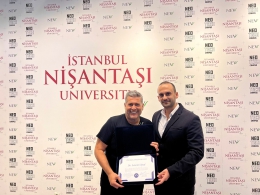 Başkan Onur Özbozkurt, Nişantaşı Kurucusu Levent Uysal’a Onursal Üyelik Belgesi Sundu