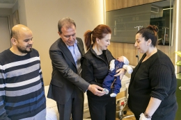 Meral-Vahap Seçer Çifti, Doğum Yapan Depremzedenin Mutluluğunu Paylaştı