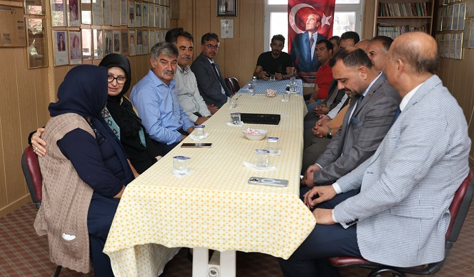 Fazilet Durmuş Tarsus'ta  Şehit Öğretmenler Derneğini ziyaret etti.