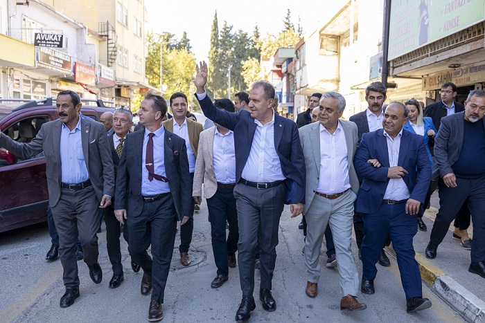Vahap Seçer, Gülnar'da Sevgi Gösterileriyle Karşılandı