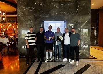 Mersin Beşiktaşlılar Derneğinden Josef De Souza'ya plaket