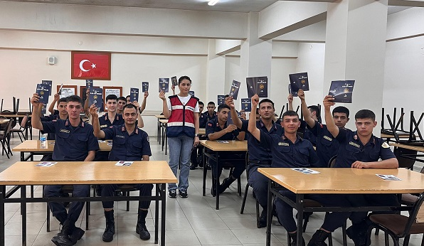 Tarsus'ta Jandarmadan Kadına Yönelik Şiddetle Mücadele etkinliği