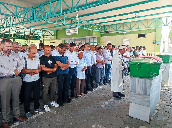 Tarsus'ta yol verme kavgasında ölenler toprağa verildi, 6 kişi gözaltında