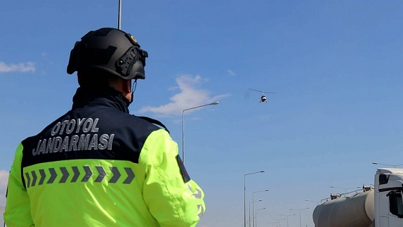 TAG Otoyolunda Havadan trafik denetimi yapıldı