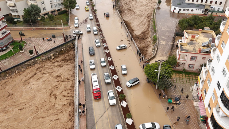 Mersin'de Dereler Taştı MESKİ Ekipleri İşbaşında 