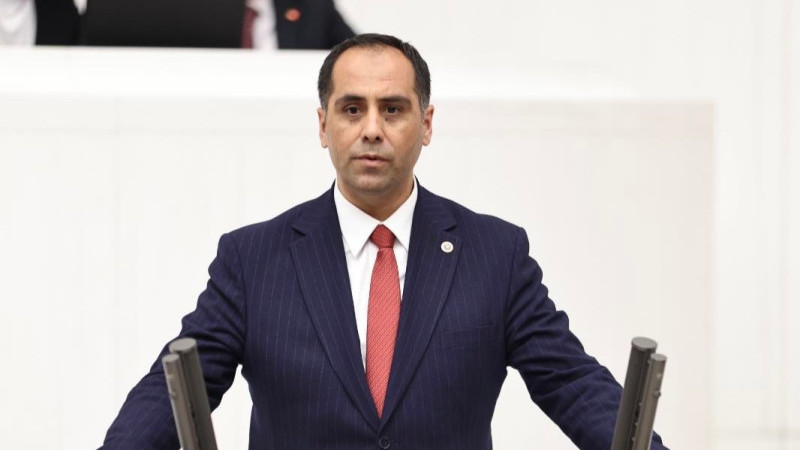 Kıratlı: “Milletimizin sağlığıyla oynadınız! Mersin’i rezil ettiniz”