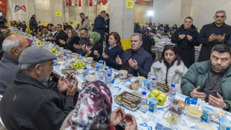 Başkan Seçer ve eşi Meral Seçer Çamlıyaylalılar ile İftar Açtı