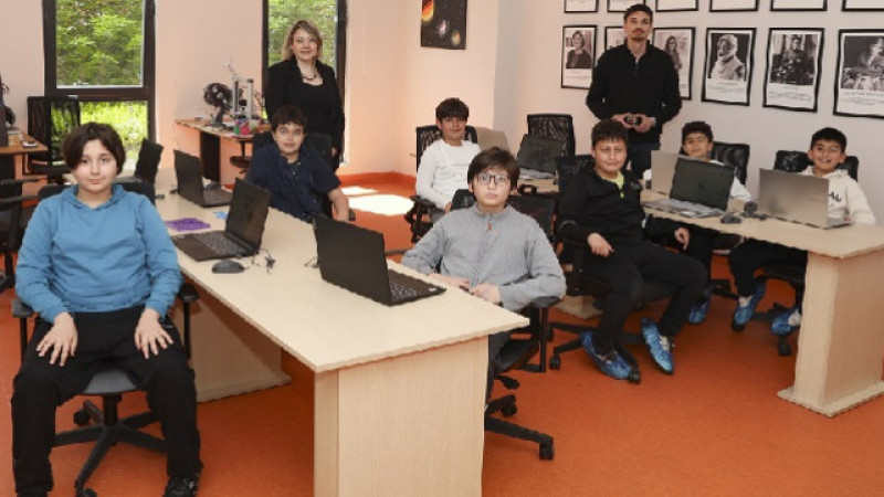 Büyükşehir'in Mezitli Çocuk Kampüsü'nde Çocuklar Teknolojiyi Yakalıyor