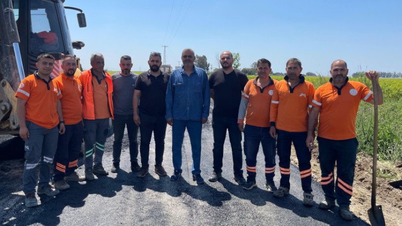 Büyükşehir Ekipleri Şahin Mahallesi'nden Denize Kadar Bozuk Yol Bırakmıyor
