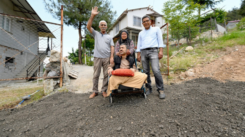 BÜYÜKŞEHİR, ÇAMLIYAYLA’DA BABA VE OĞLUNUN YOL ÇİLESİNE SON VERDİ