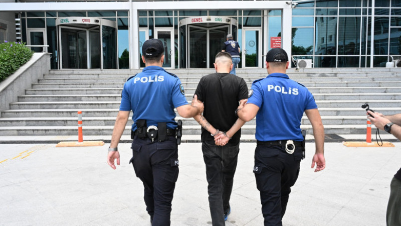 Kırmızı Bültenle Aranan Şahıs Çukurova Havaalanında Yakalandı